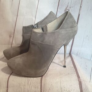 Zara Luxe Gray Suede w/Skinny Silver Metal "Needle" Heel Ankle Boots sz.9M $129